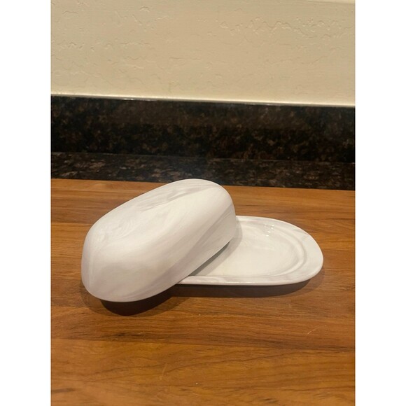 Creative Co-op Stoneware Butter Dish With Lid - Picture 1 of 9